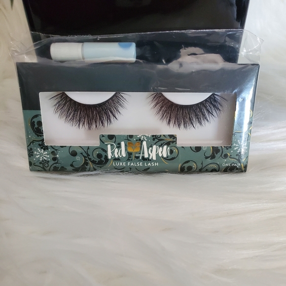 Red Aspen Brooke Reusable Faux Silk Lashes - Picture 1 of 3